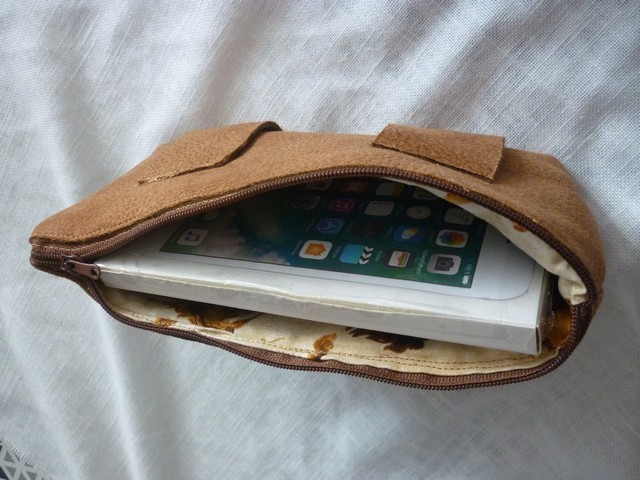 Pochette range téléphone